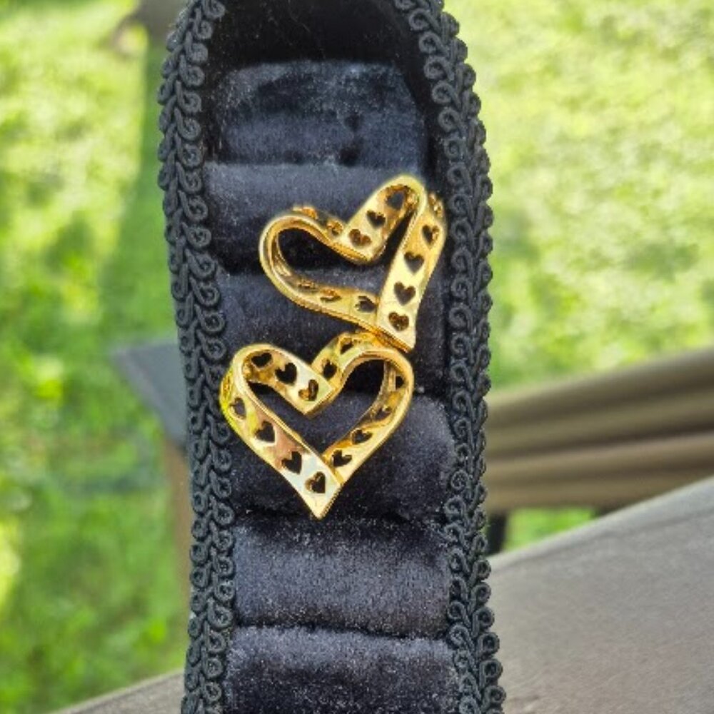 Vintage Avon heart gold tone earrings